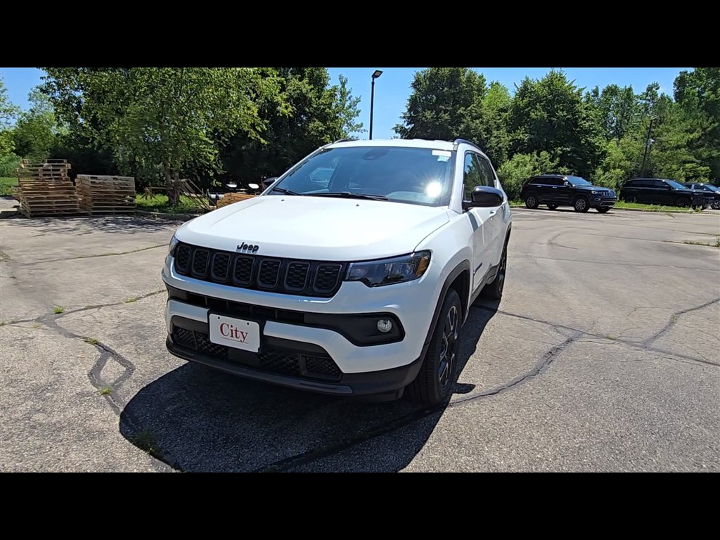 New 2026 Bright White Clear-Coat Exterior Paint Jeep Latitude image 4