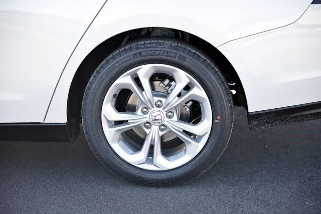 New 2026 Platinum White Honda LX image 5