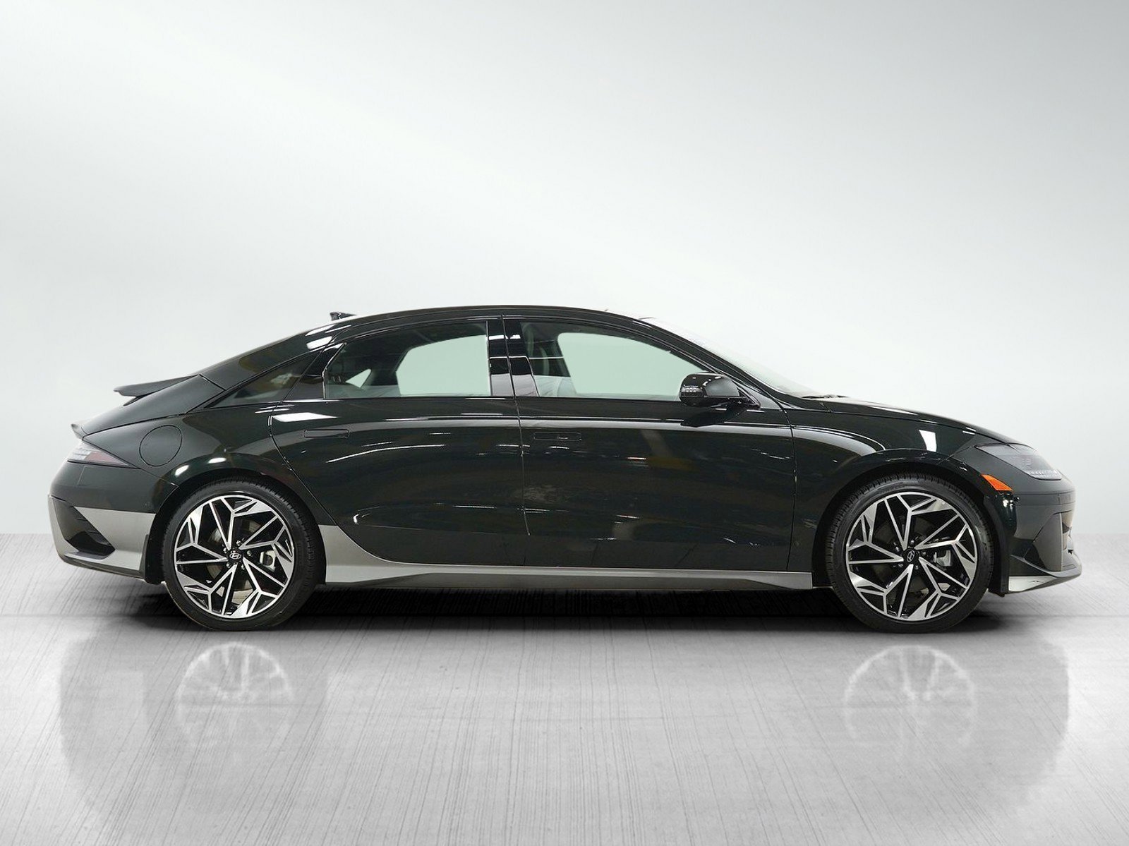 Certified Used 2023 Digital Green Hyundai Limited AWD image 7