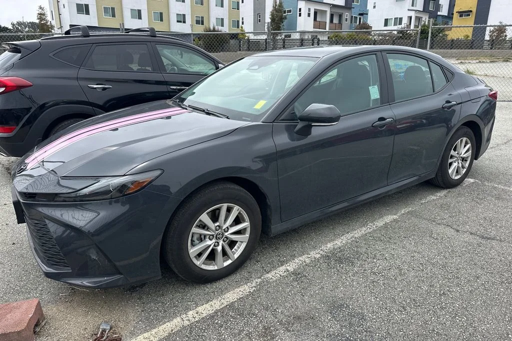 Used 2025  Toyota LE image 2