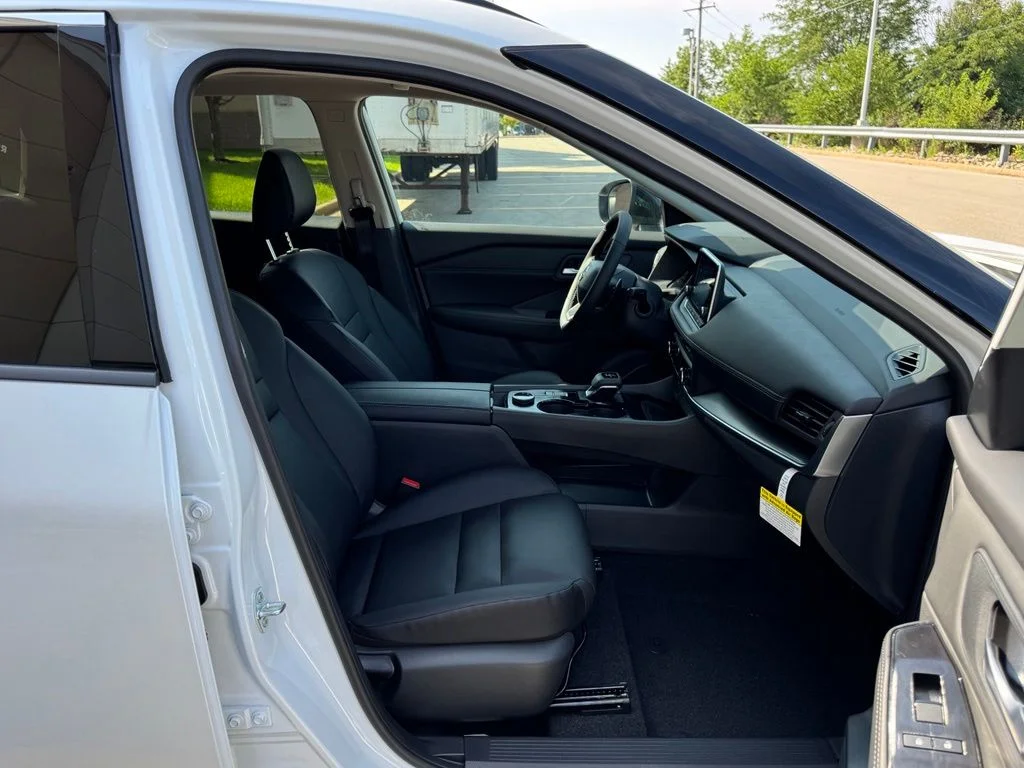New 2026 Everest White Pearl Tricoat Nissan Dark Armor image 12