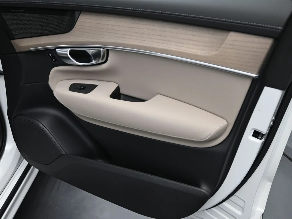 New 2026 Crystal White Volvo Plus image 28