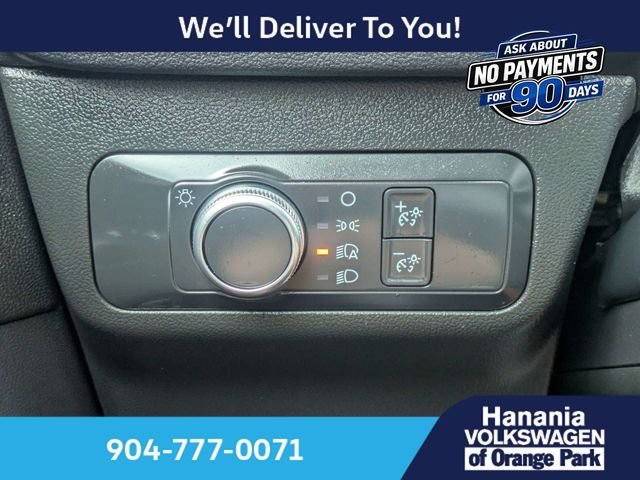 Used 2020 Blue Ford SE image 24