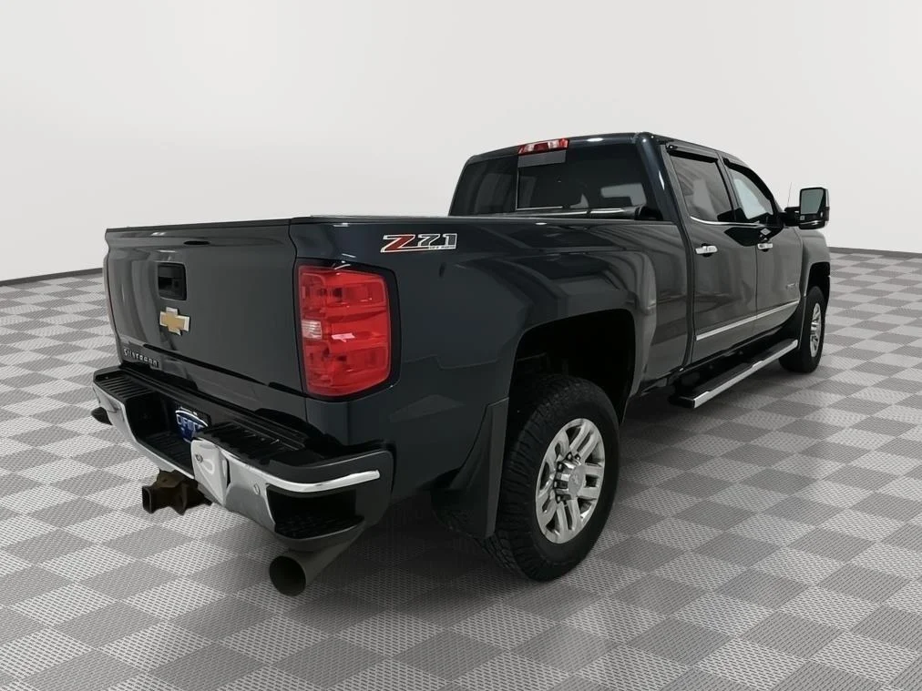 Used 2017 GRAPHITE METALLIC Chevrolet LTZ image 5