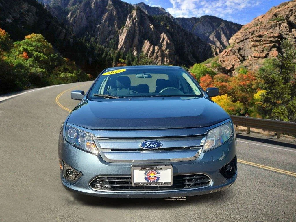 Used 2012 Steel Blue Metallic Ford SE image 6