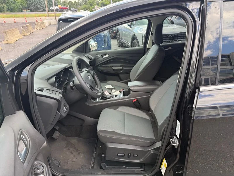 Used 2019 Black Ford SE image 9
