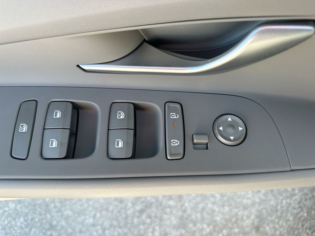 2025 Hyundai Elantra SEL - Photo 40