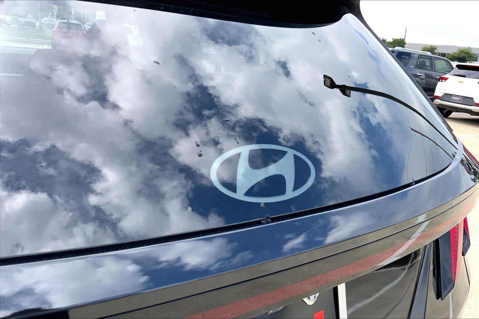 Used 2025 Phantom Black Hyundai SEL image 10