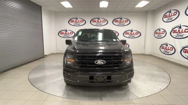 New 2026 Agate Black Metallic Ford XLT image 3