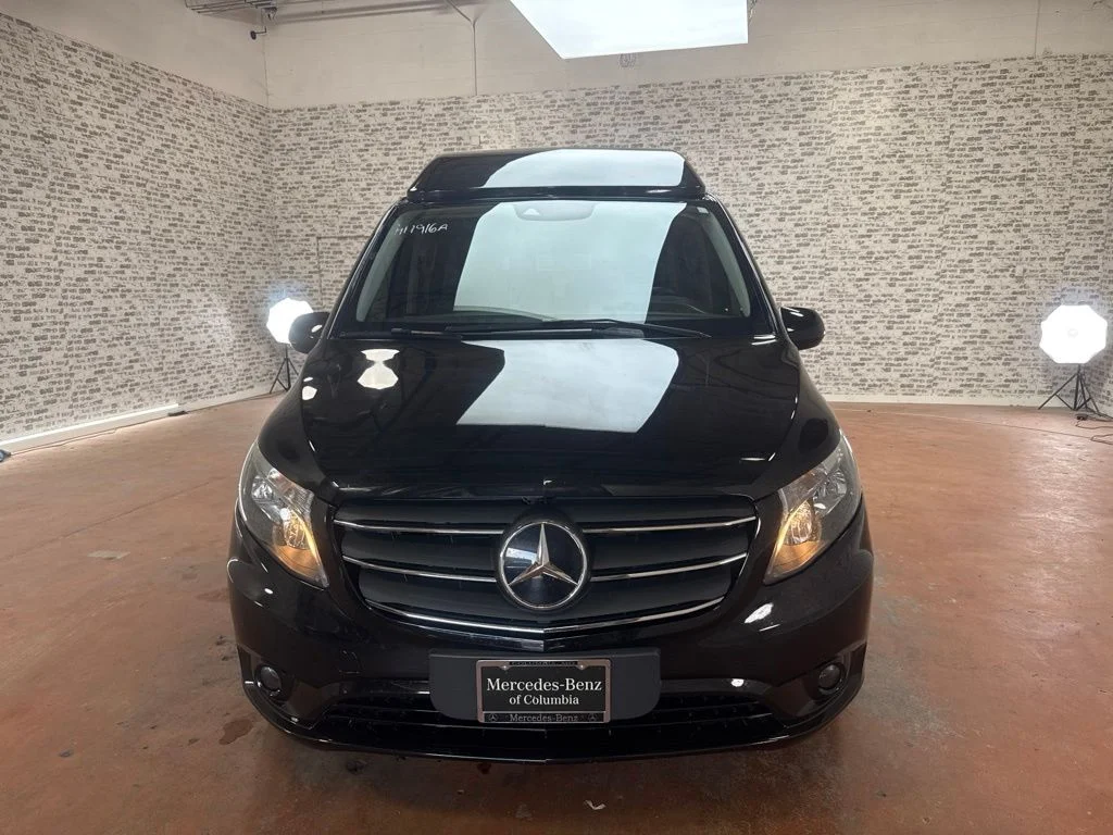 Used 2022  Mercedes-Benz Passenger image 2