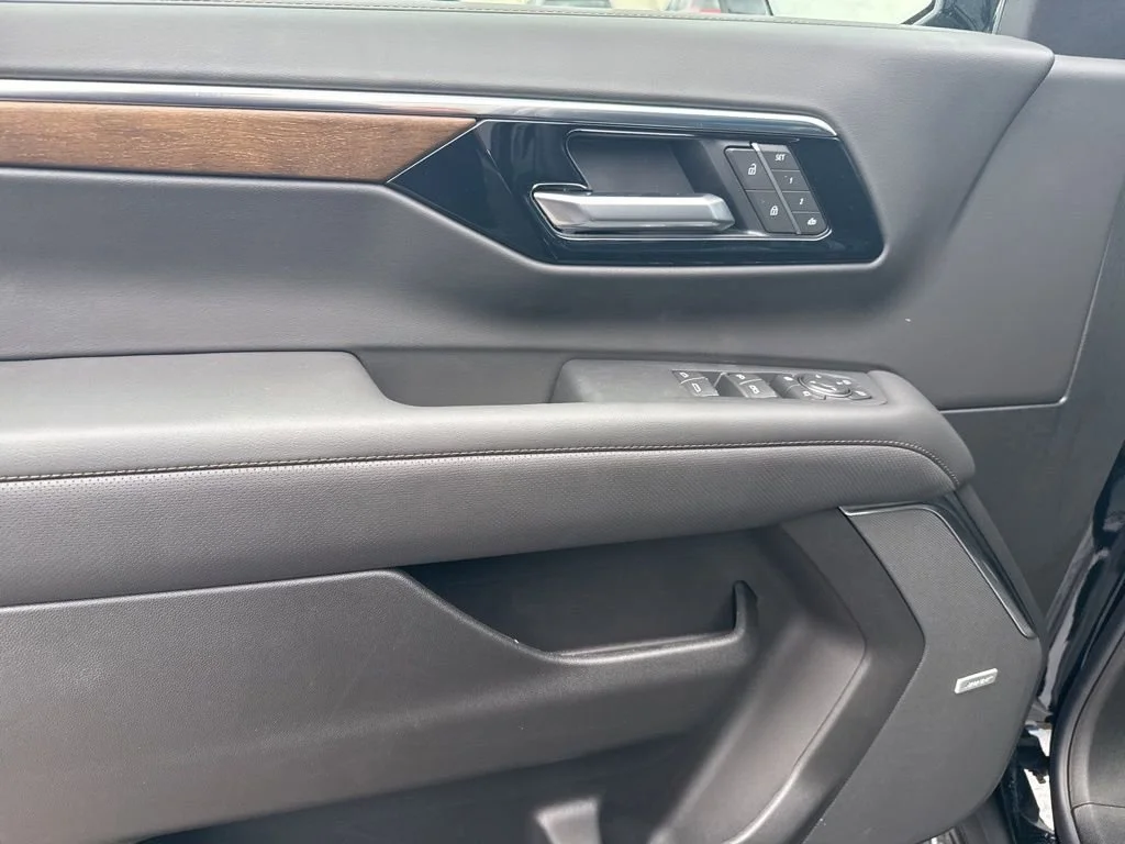 2026 Chevrolet Suburban High Country - Photo 16