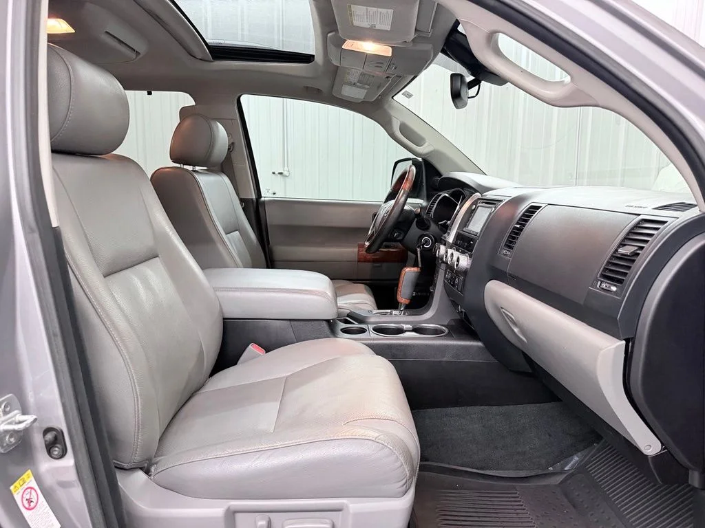 Used 2018 Silver Sky Metallic Toyota Platinum image 44