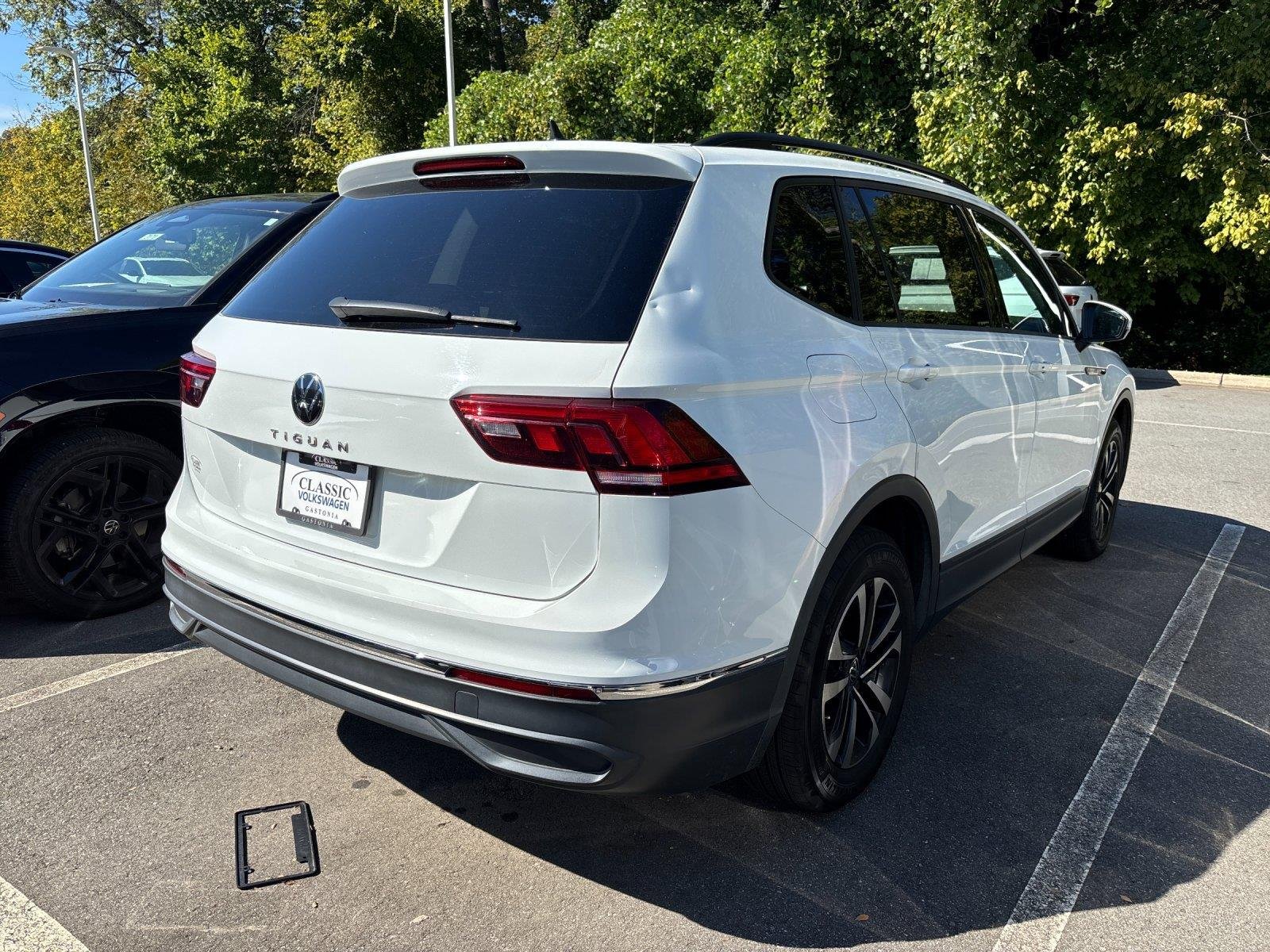 Used 2023 PURE WHITE VOLKSWAGEN S image 6