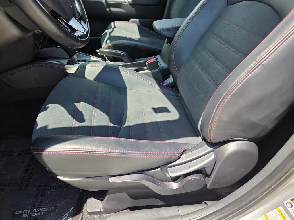 Used 2025 Silver Mitsubishi 2.0 SE image 10
