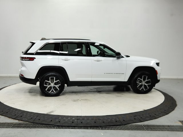 Used 2024 White Jeep Limited image 9