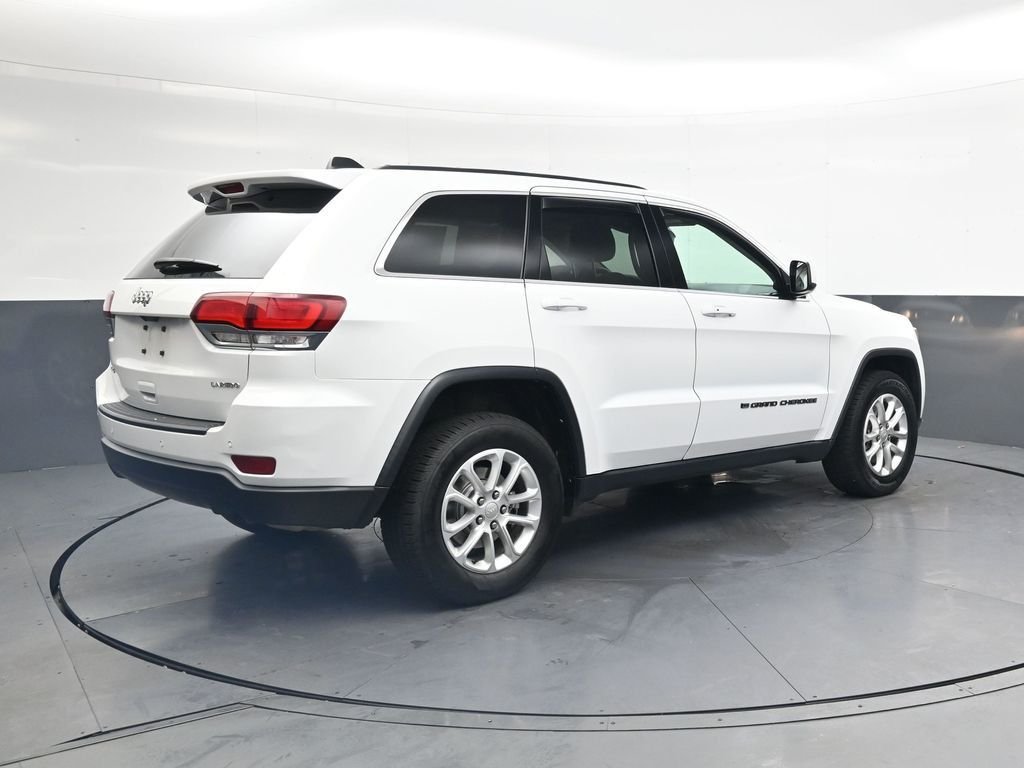 Used 2022 White Jeep Laredo E image 5