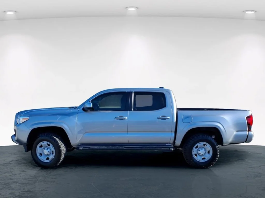 Used 2019 Silver Toyota SR image 16