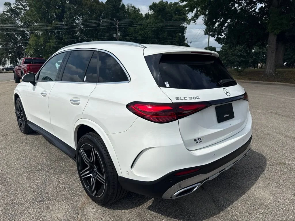 Used 2023 White Mercedes-Benz GLC 300 image 3