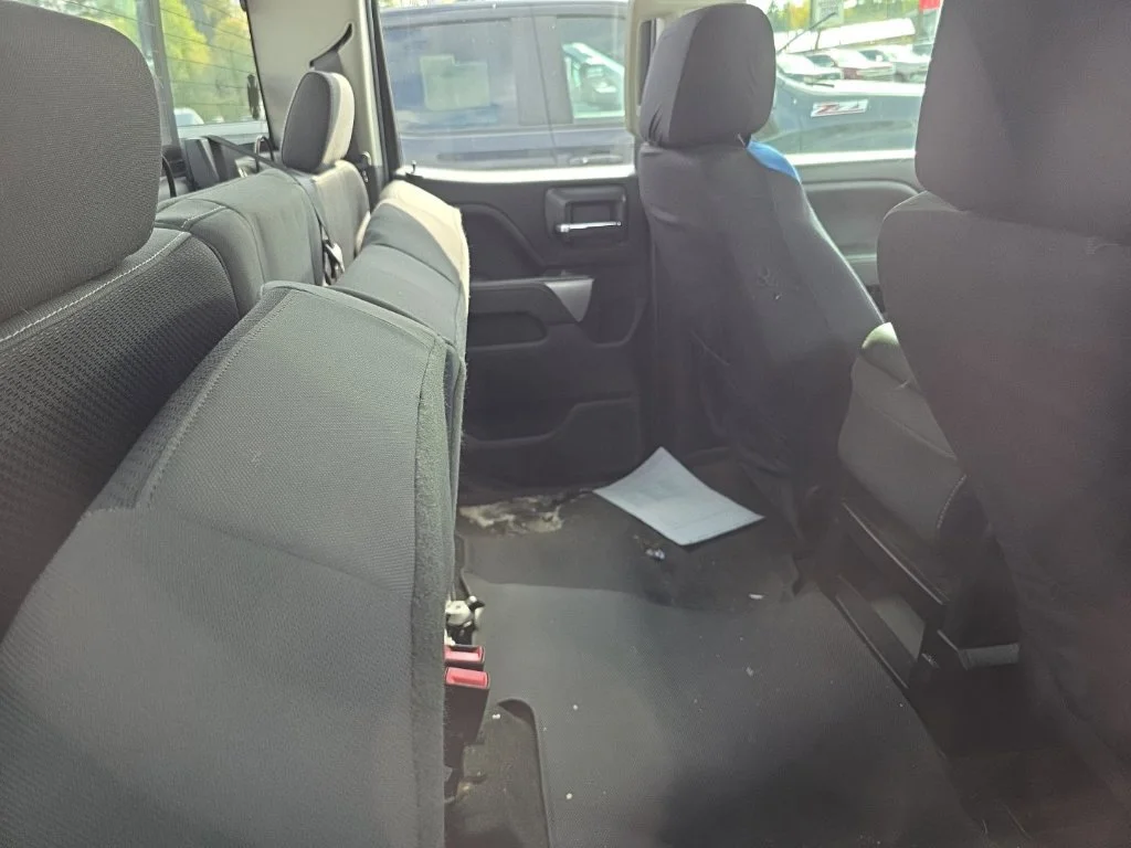 Used 2018 GRAPHITE METALLIC Chevrolet LT image 7