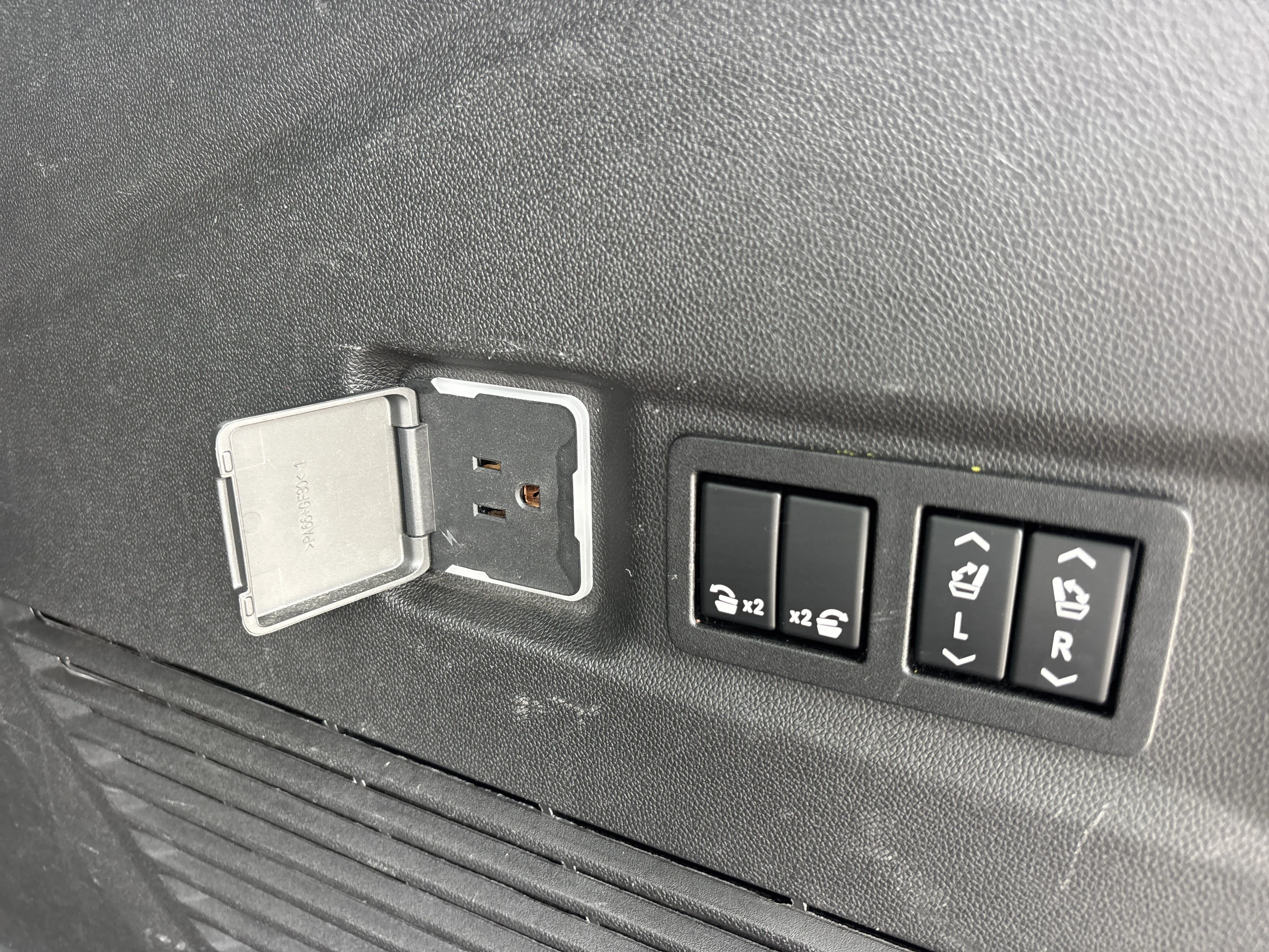 Used 2022 Onyx Black GMC Denali 4WD image 9