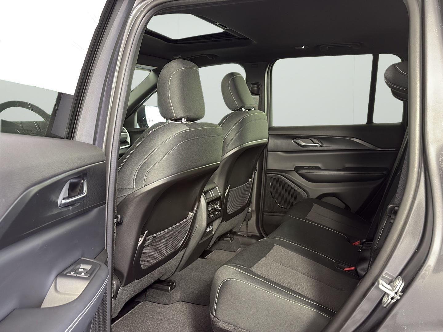 New 2026 Baltic Gray Metallic Clear-Coat Exterior Paint Jeep Laredo X image 9