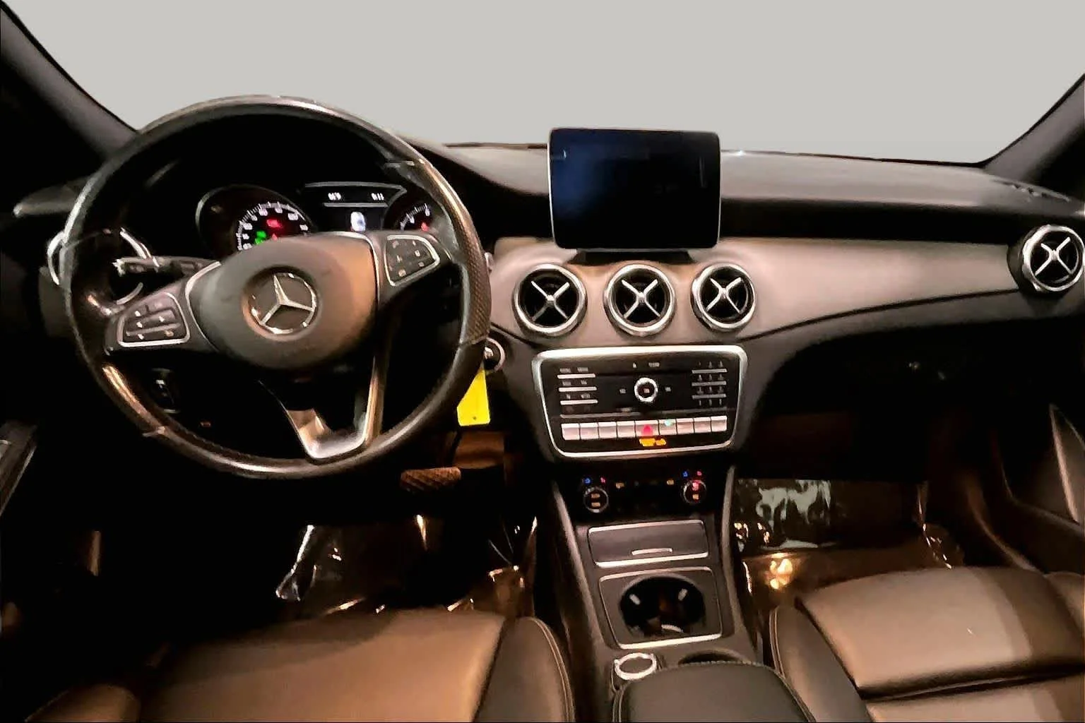 Used 2019 Polar White Mercedes-Benz GLA 250 image 15