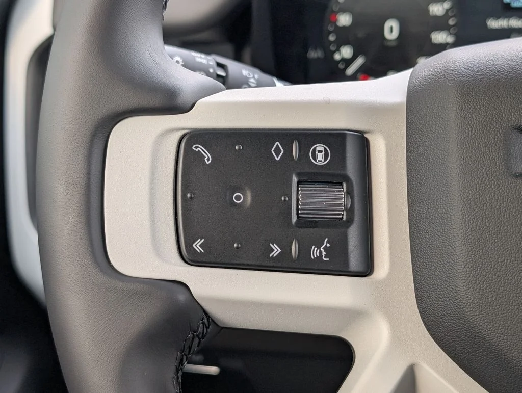 New 2026 Tasman Blue Land Rover X-Dynamic SE image 23
