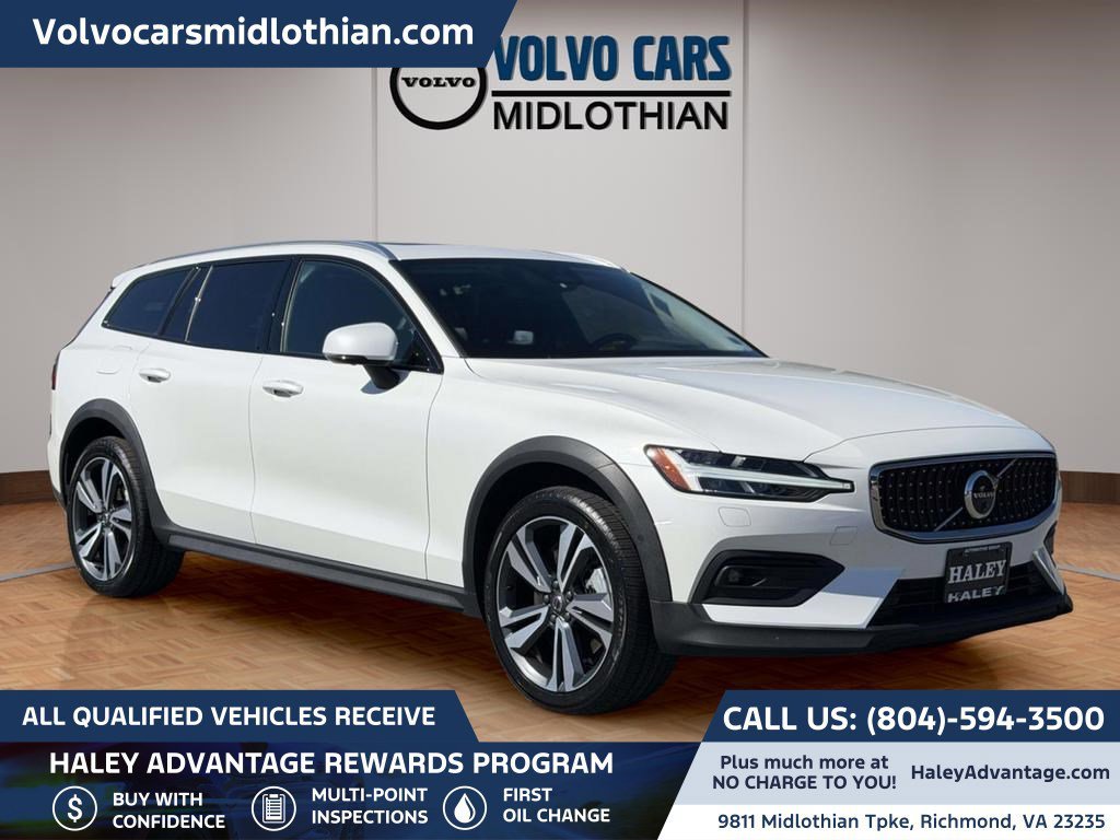 2025 Volvo V60 Cross Country B5 Plus AWD's photo
