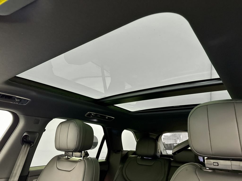 New 2026 Carpathian Grey Land Rover Dynamic SE image 22