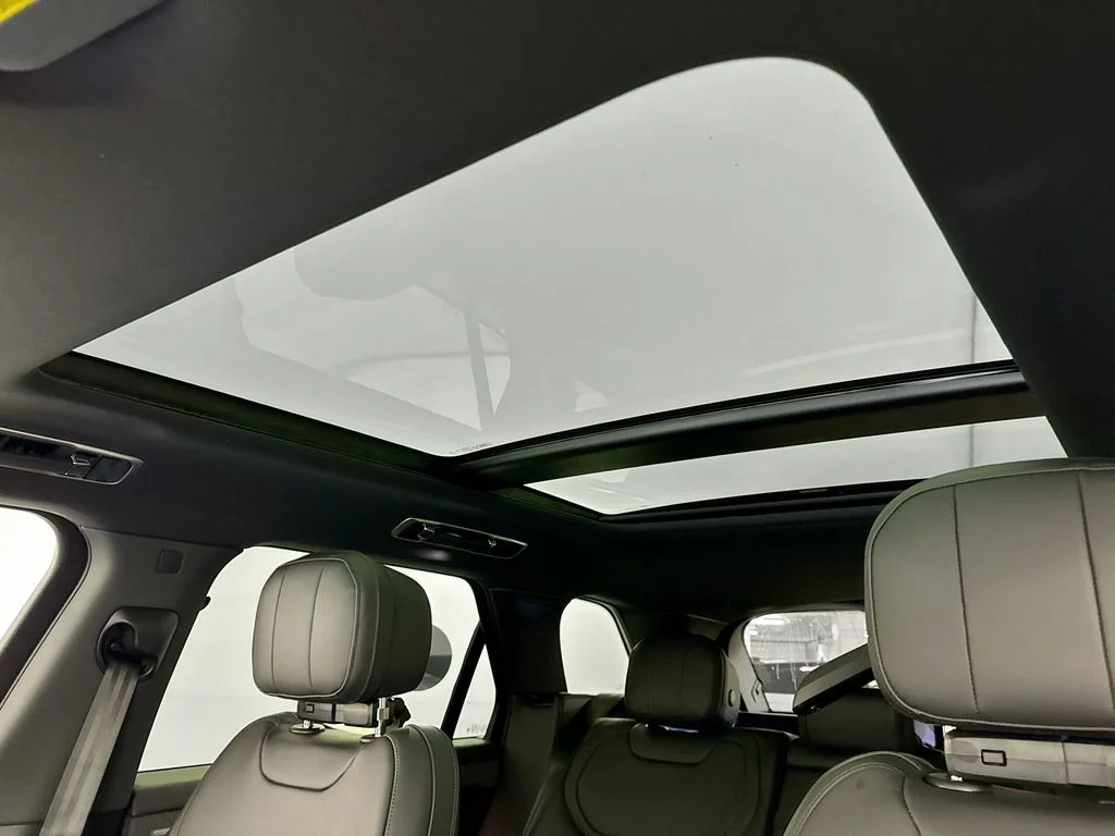 New 2026 Carpathian Grey Land Rover Dynamic SE image 22