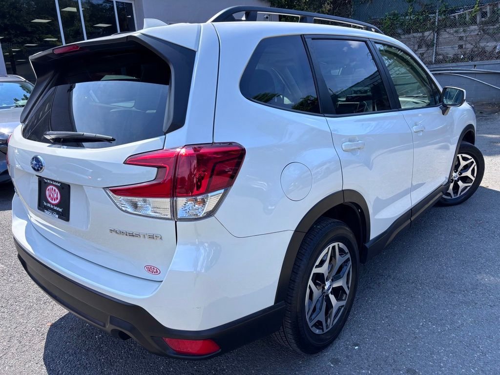 Used 2023 White Subaru Premium image 4