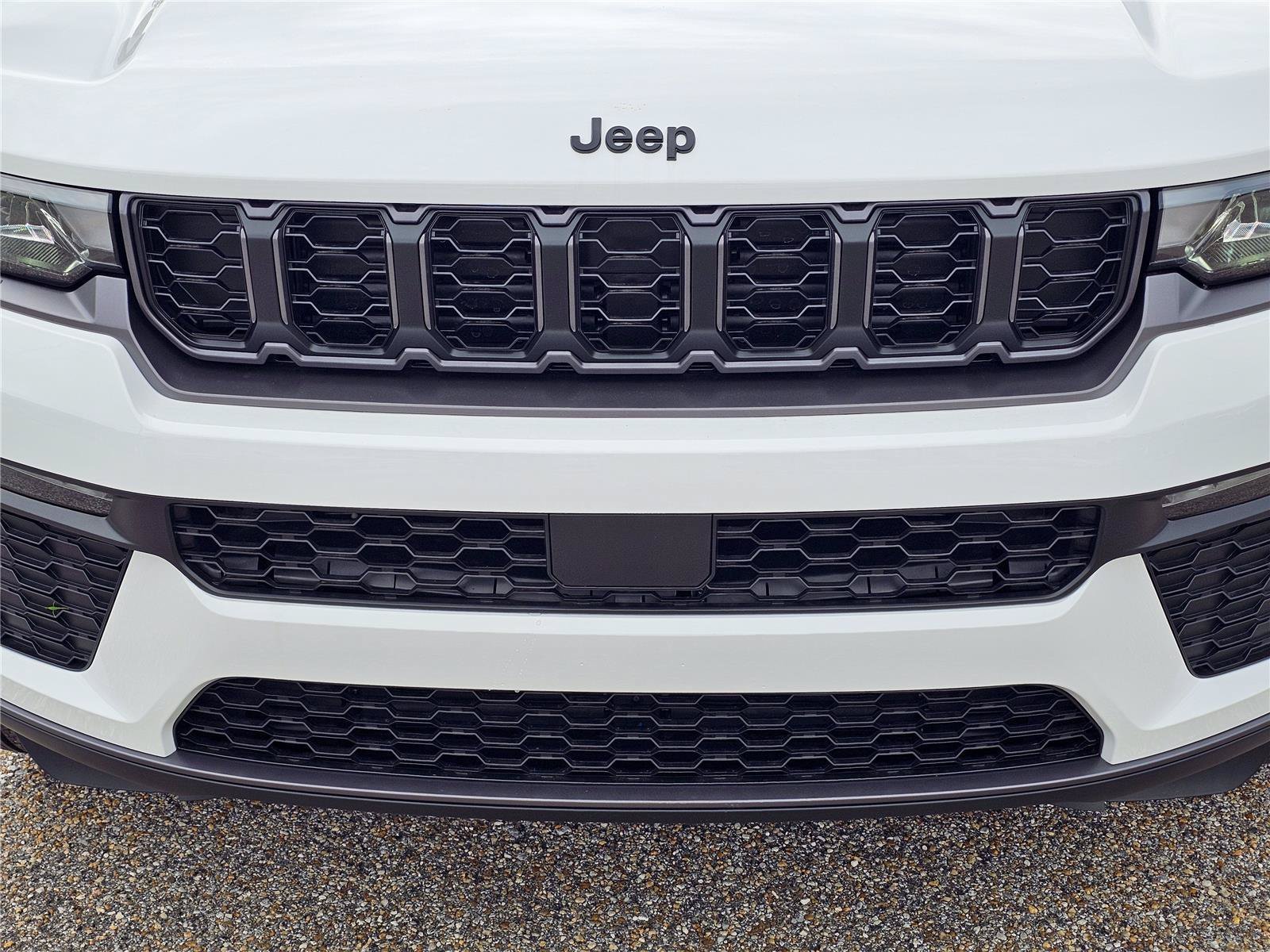 New 2026 Bright White Clear-Coat Exterior Paint Jeep Limited image 3