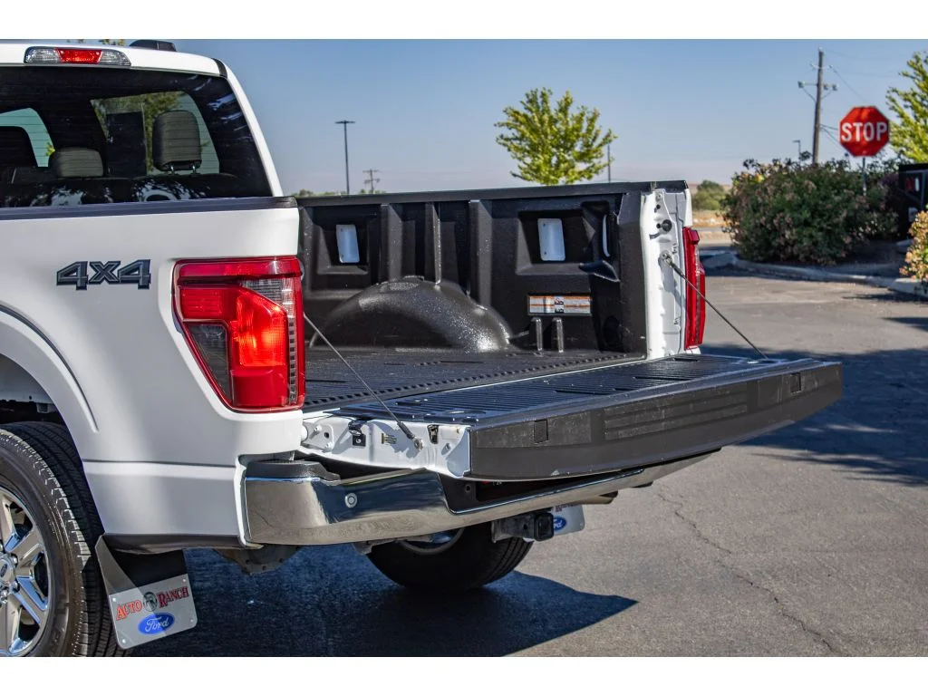 Used 2024 Oxford White Ford XLT image 10