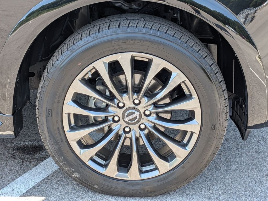 Used 2022 Black Nissan Platinum image 9