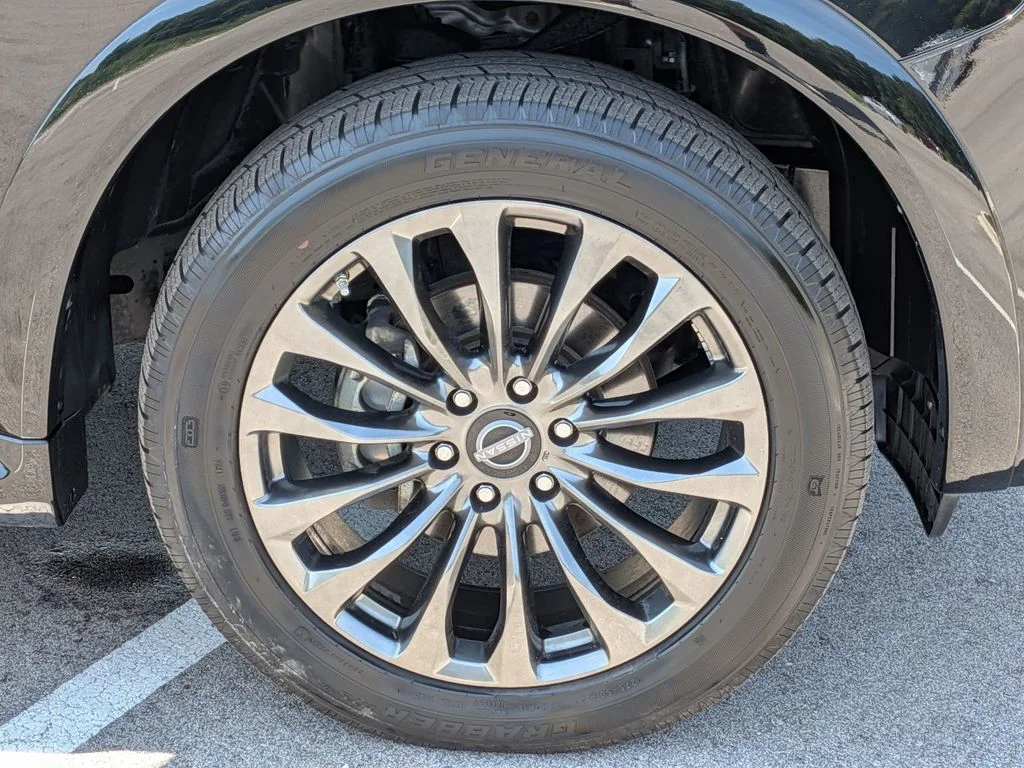 Used 2022 Black Nissan Platinum image 9