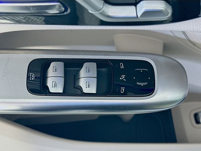 New 2026 Polar White Mercedes-Benz GLC 300 image 18