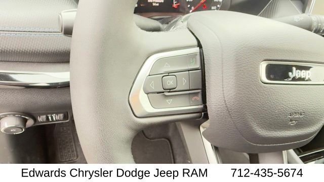 New 2026 Fathom Blue Pearl-Coat Exterior Paint Jeep Latitude image 17