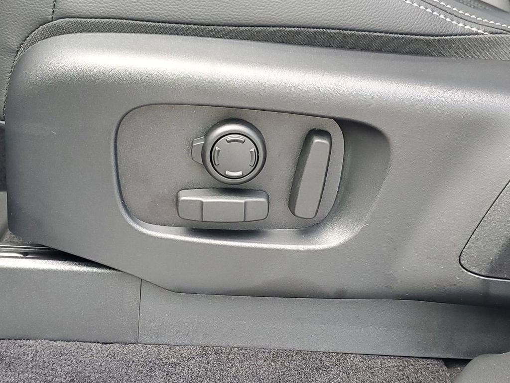New 2025 Eiger Grey Land Rover S image 27