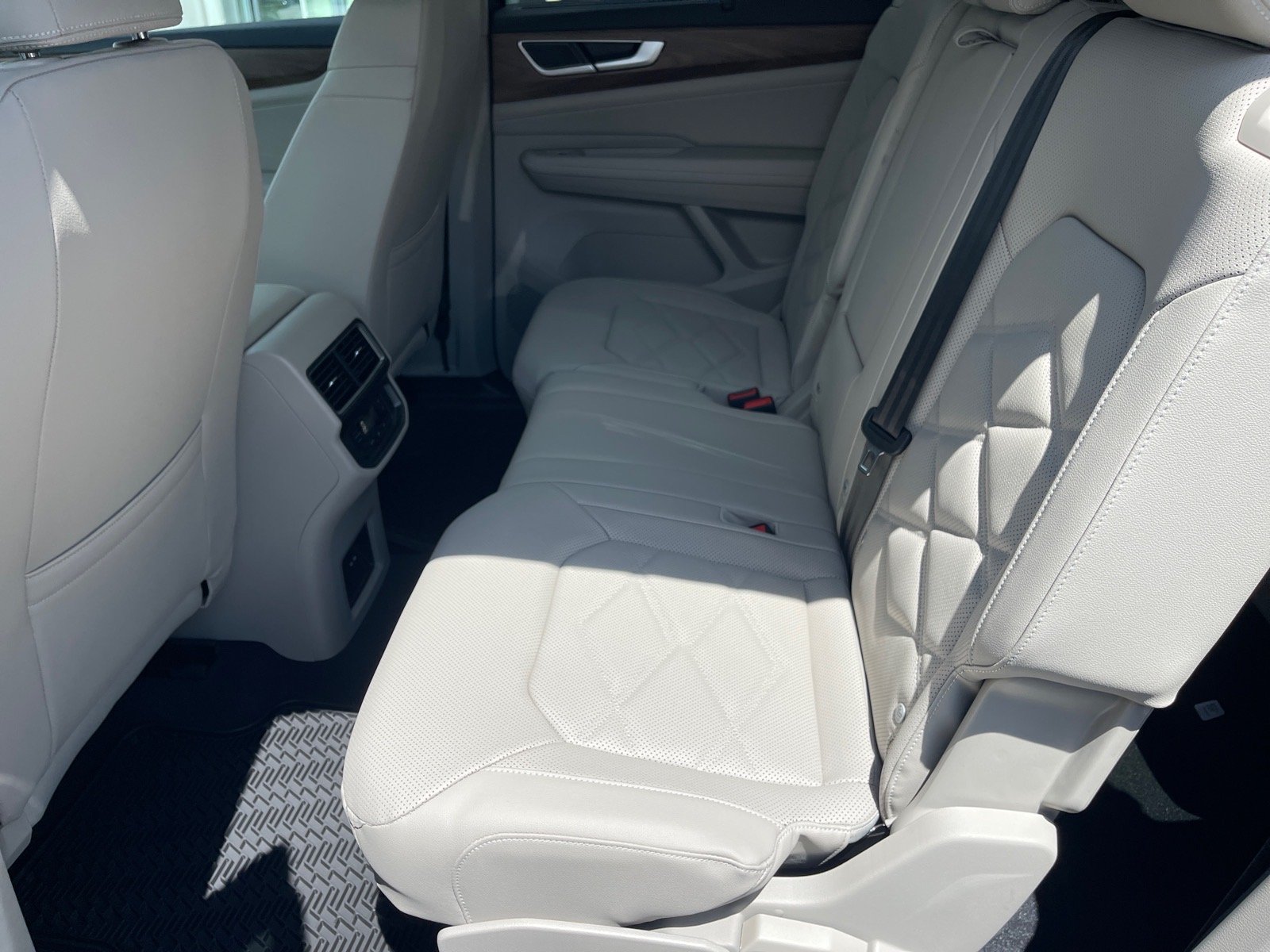New 2026 Pure Gray Volkswagen SE image 12