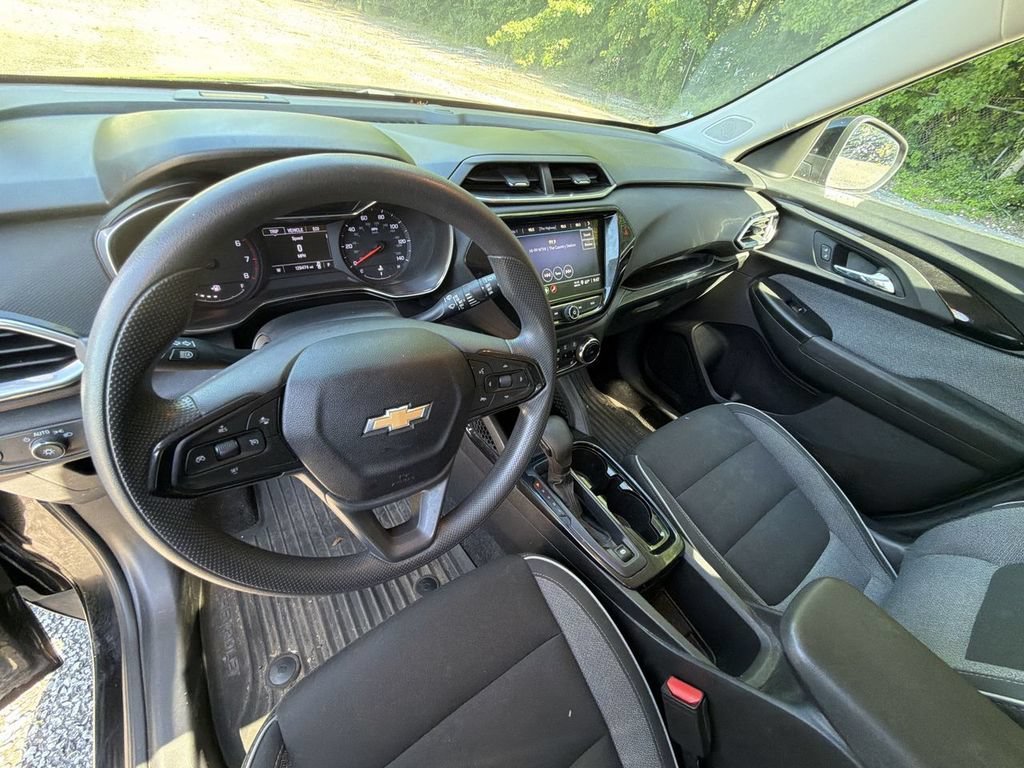 Used 2021 MOSAIC BLACK METALLIC Chevrolet LT image 19