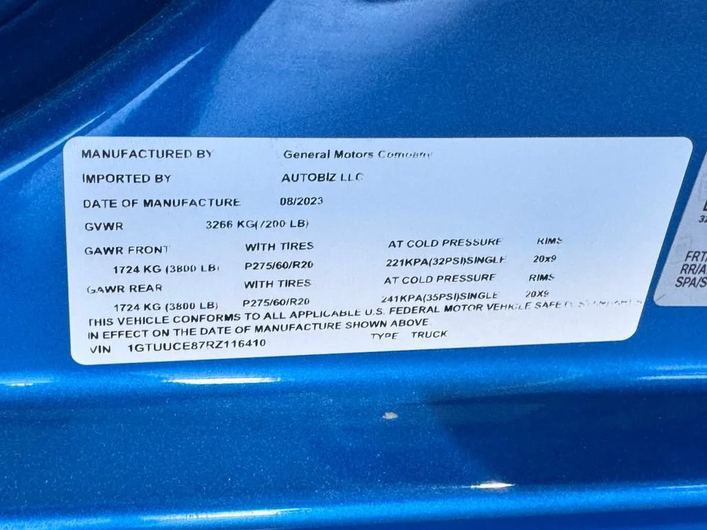 Certified Used 2024 Dynamic Blue Metallic GMC Elevation image 11