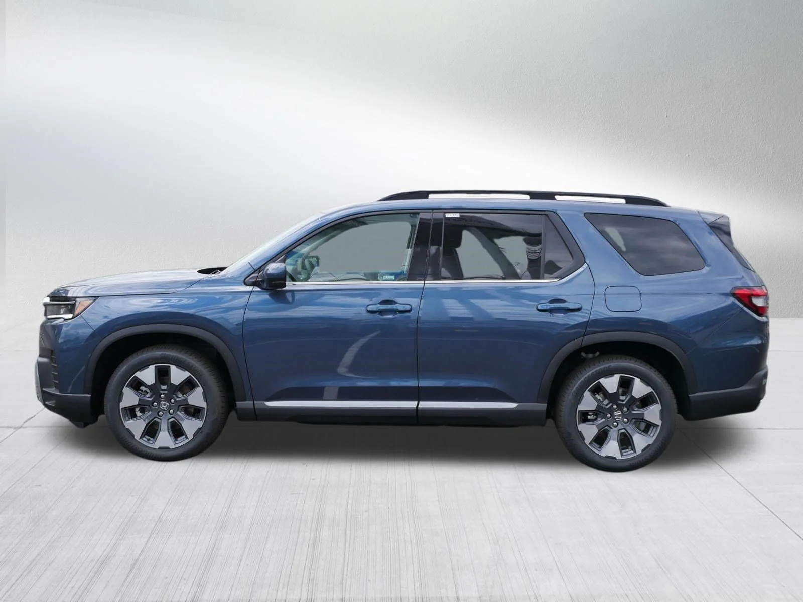 New 2026 Smoke Blue Pearl Honda Touring image 4