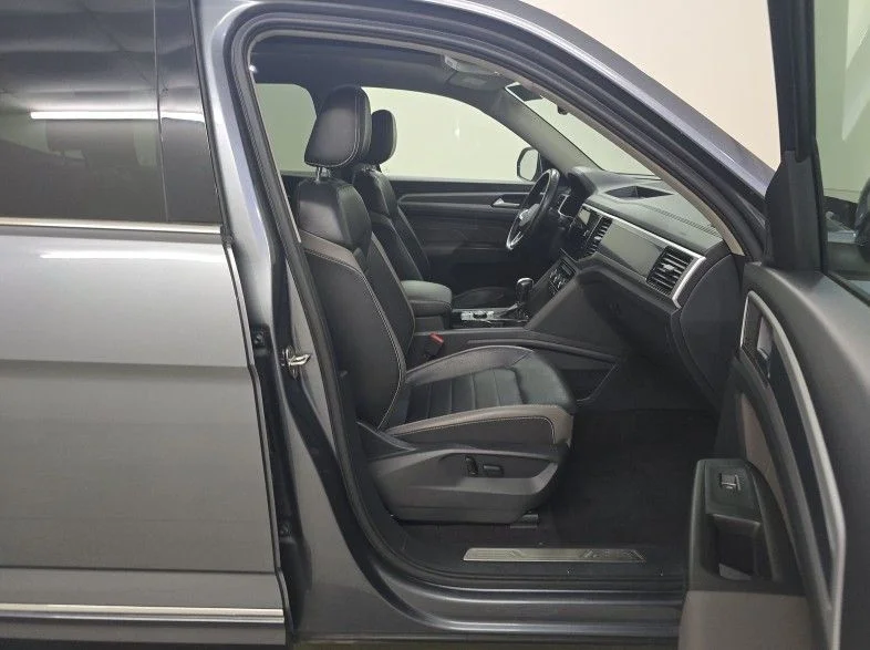 Used 2022 Gray Volkswagen 3.6L V6 SEL Premium R-Line image 10