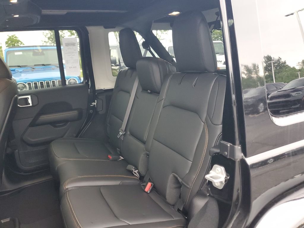 New 2026 Black Clear-Coat Exterior Paint Jeep Sahara image 10