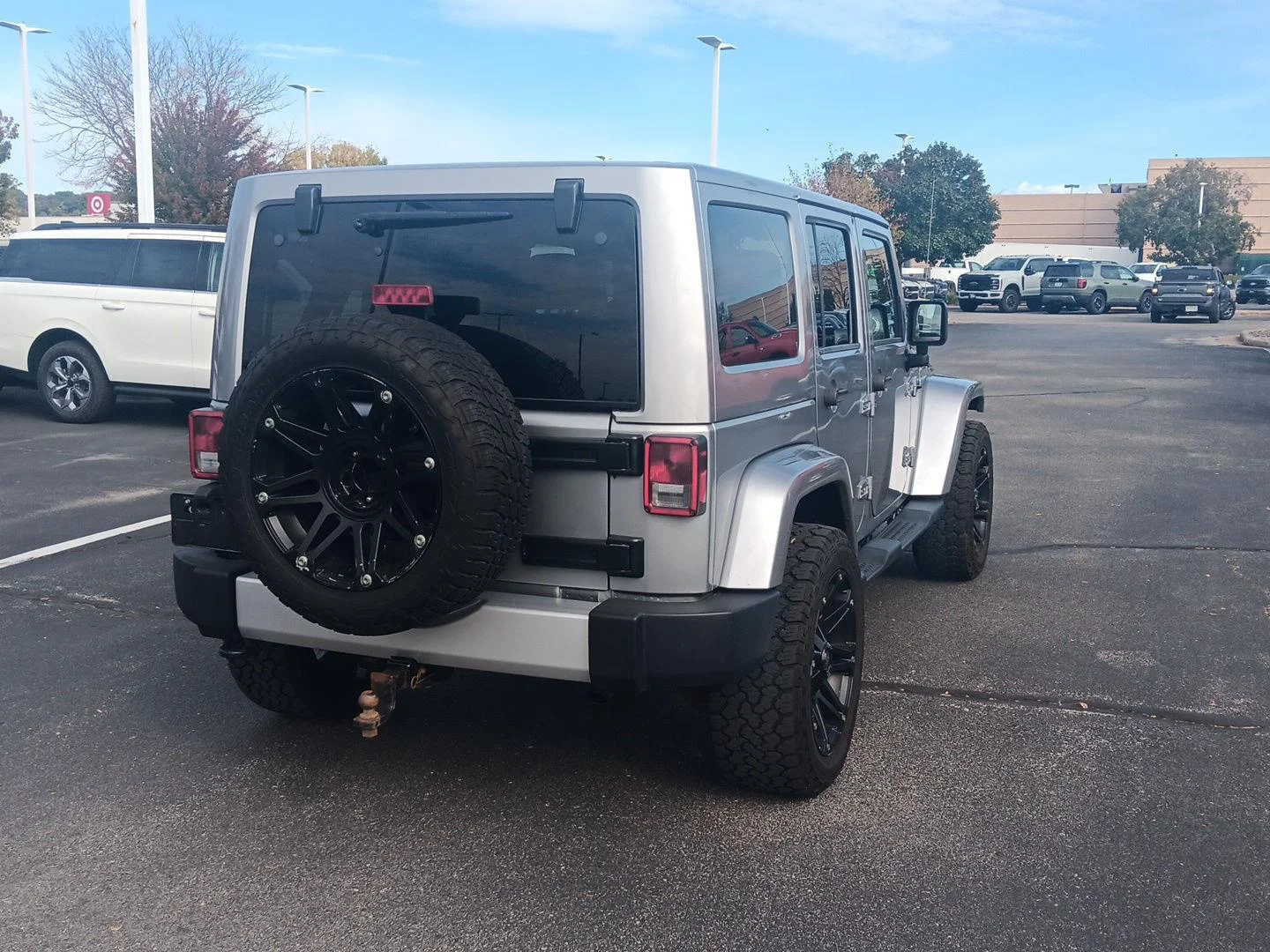 Used 2014 Billet Metallic Clearcoat Jeep Sahara image 5
