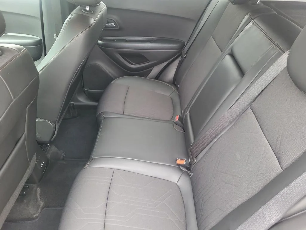 Used 2022 Silver Ice Metallic Chevrolet LT image 30