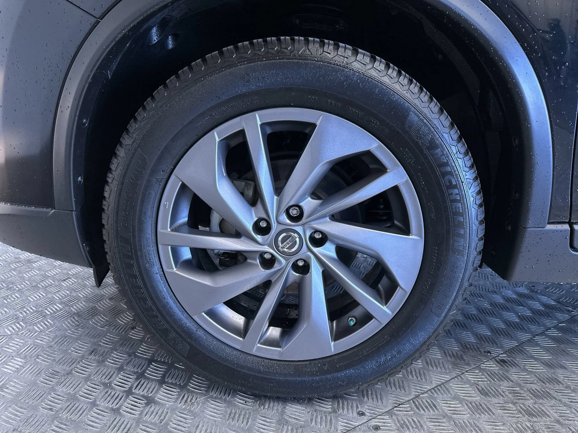 Used 2016 Magnetic Black Nissan SL image 26