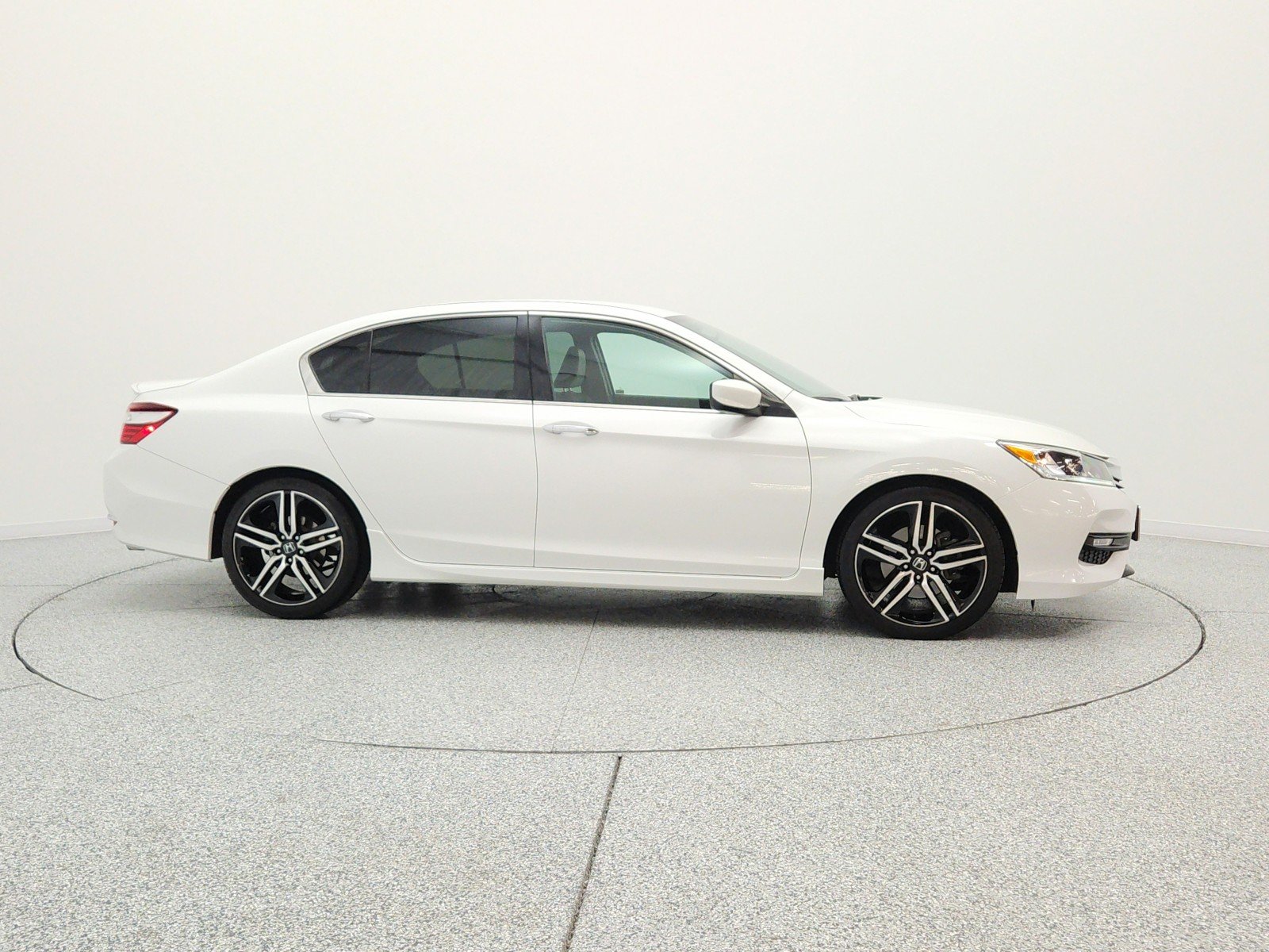 Used 2016 White Orchid Pearl Honda 4dr I4 CVT Sport image 4