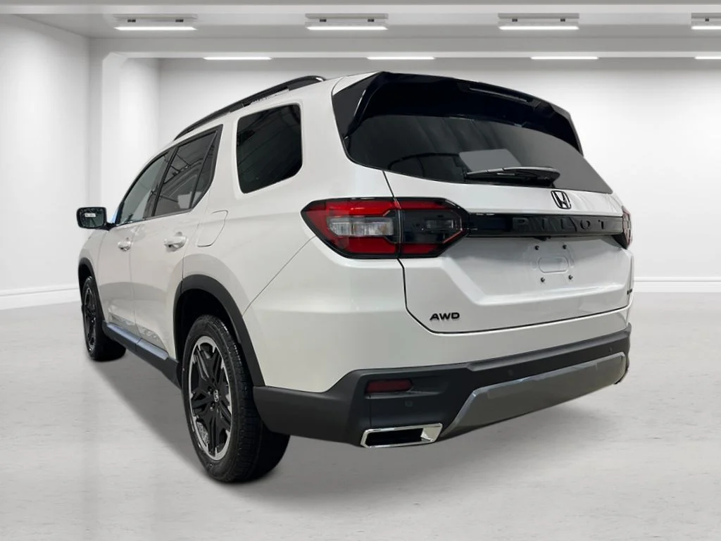 New 2026 Platinum White Pearl Honda Touring image 3