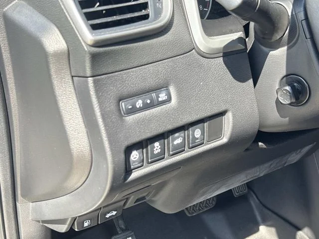 Used 2021 White Nissan Platinum image 18